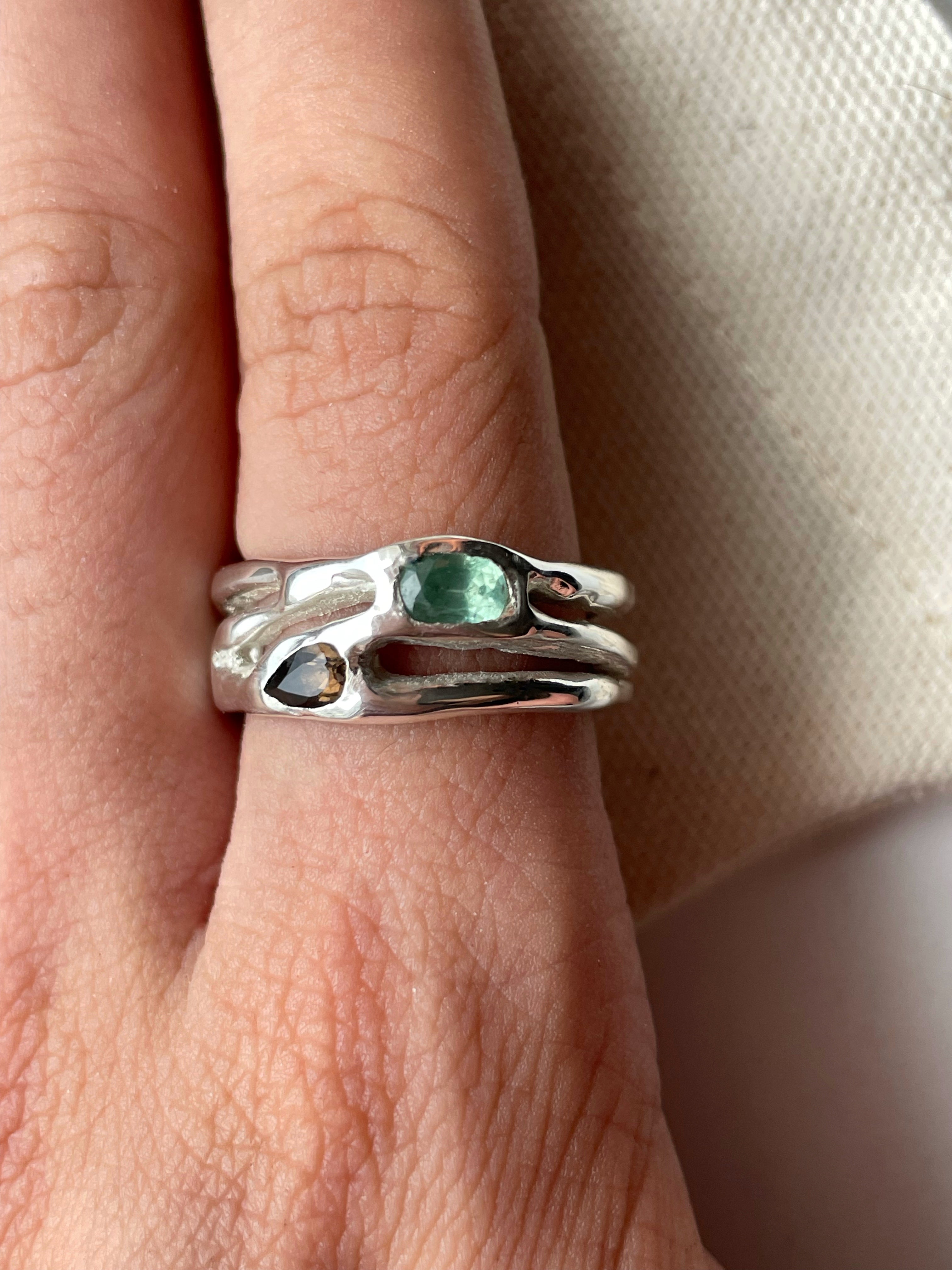 Ring with kianite & topaz